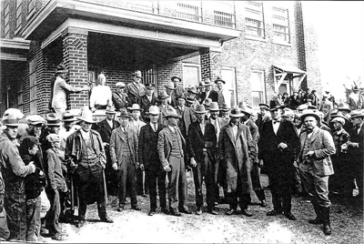 Members of the crowd that pursued the Santa Claus robbers. Photo courtesy of Texas State Historical Association.